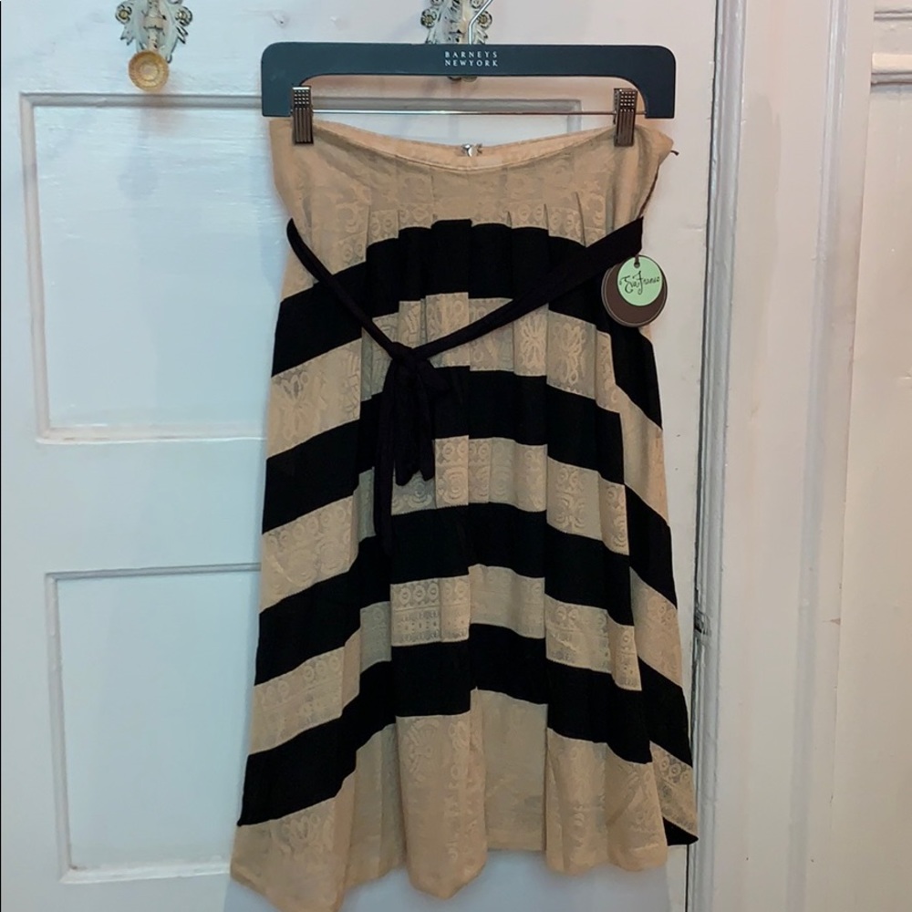 NWT Eva Franco Blk/Cream Mid Length Skirt Size 6